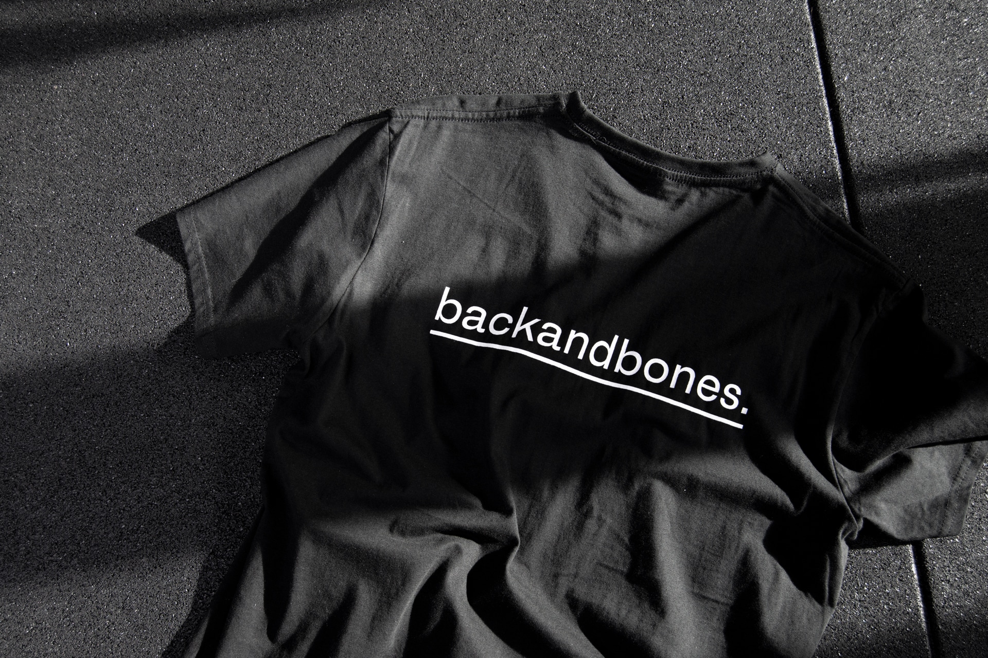 Back and bones Physiotherapie Würzburg, Corporate Design, Logodesign, T-Shirt Rückseite