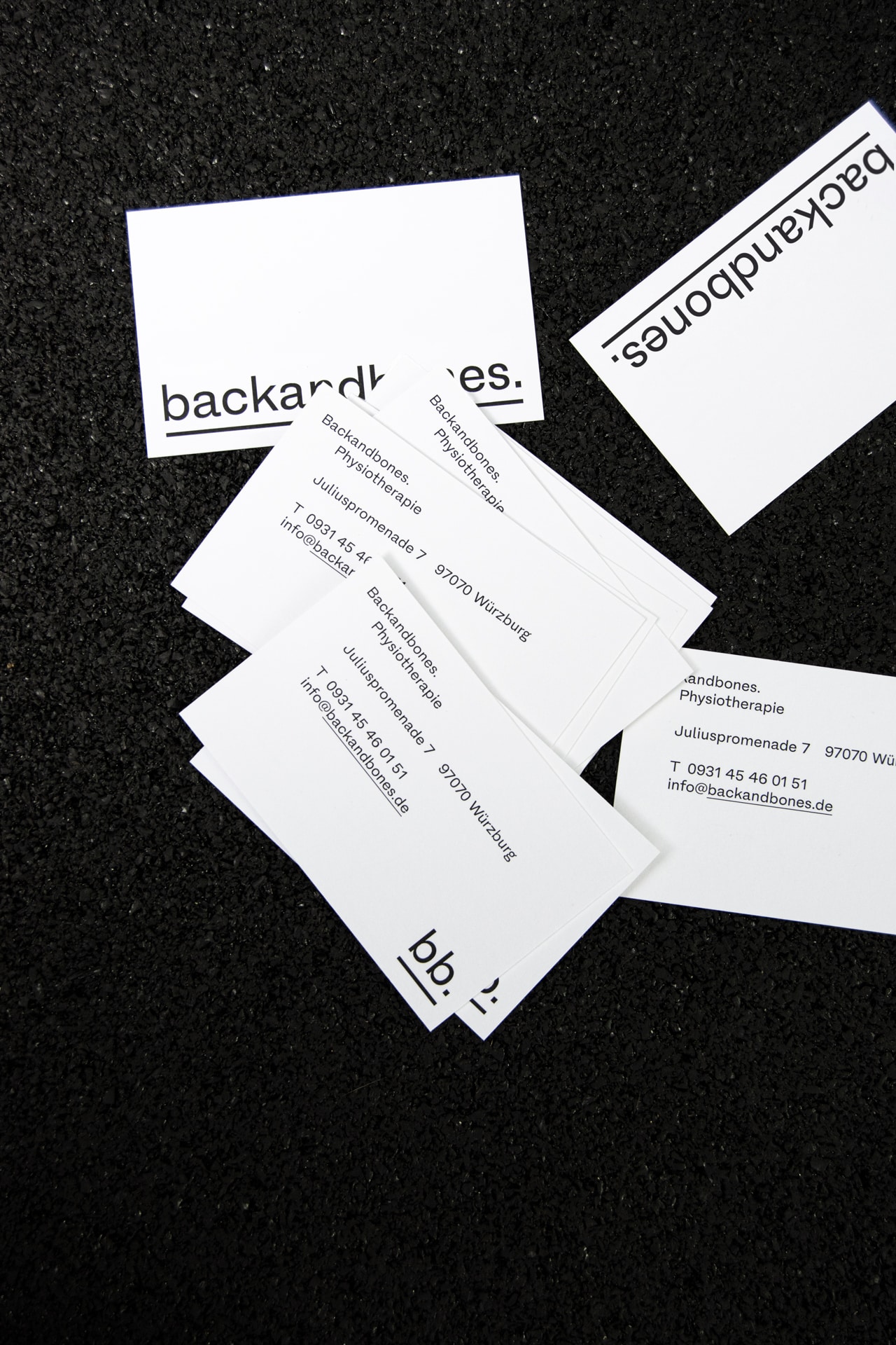 Back and bones Physiotherapie Würzburg, Corporate Design, Logodesign, Visitenkarten